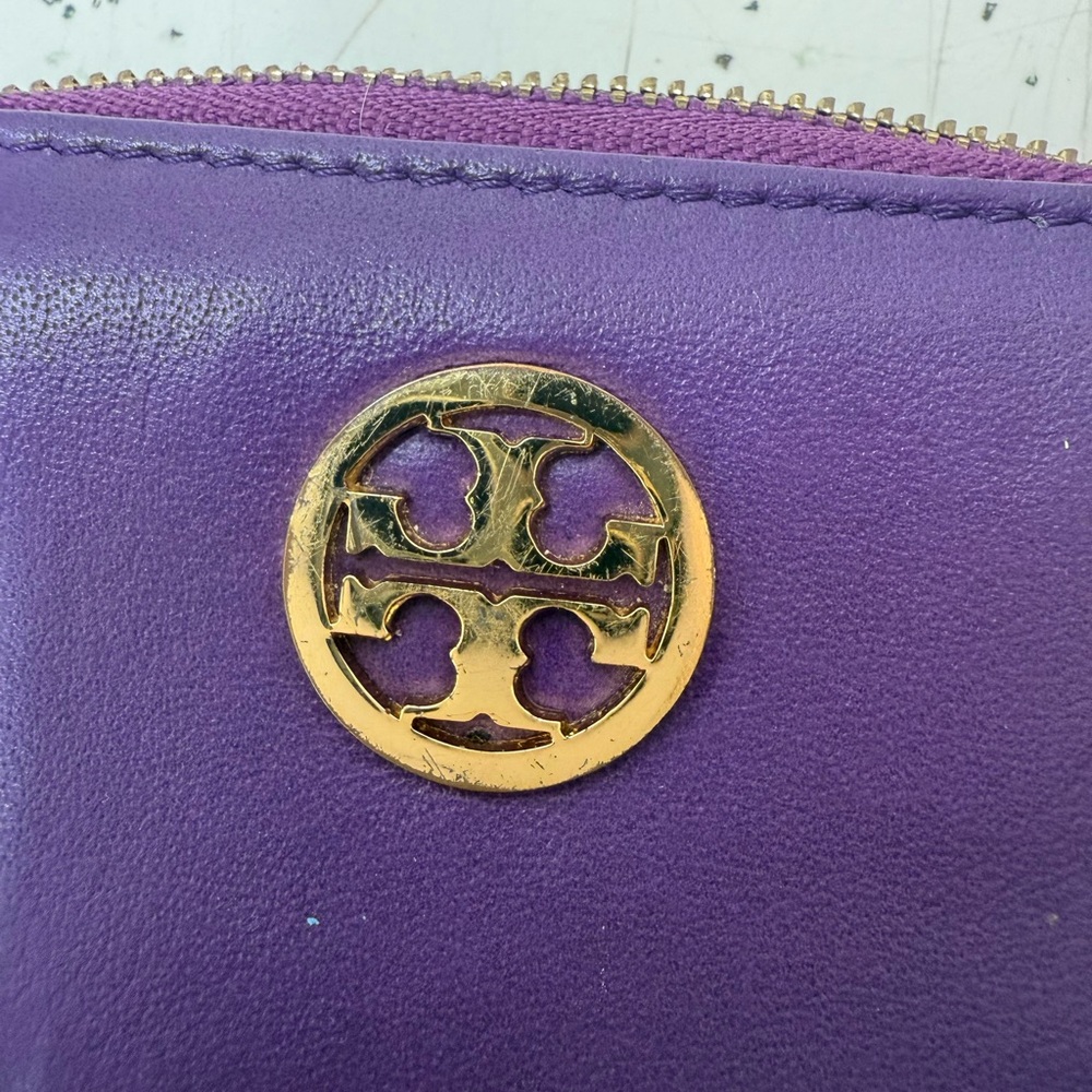 Tory Burch Deep Purple Leather Zip Card Case with Keychain and Gold hardware - Picture 3 of 16